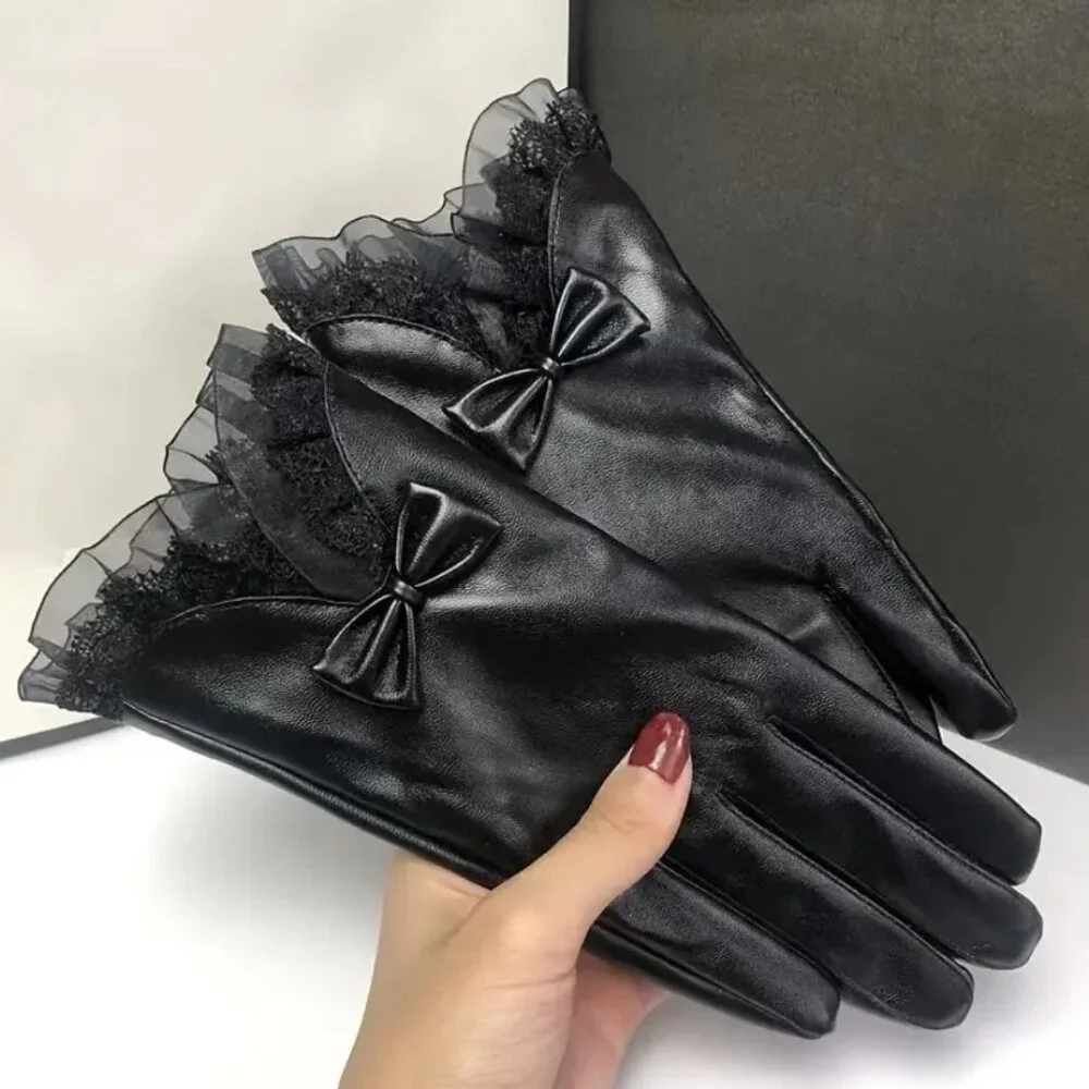 Gorgeous vegan leather black gloves